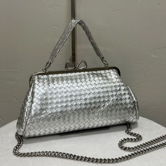 Silver Woven Leather Handmade Unique Bow Shaped Kisslock Baguette Bag/Crossbody - Picture 1 of 16